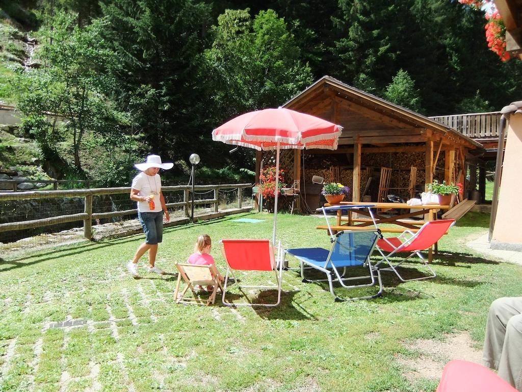 Appartamenti Rabbi Fonti Bagni di Rabbi Exterior photo